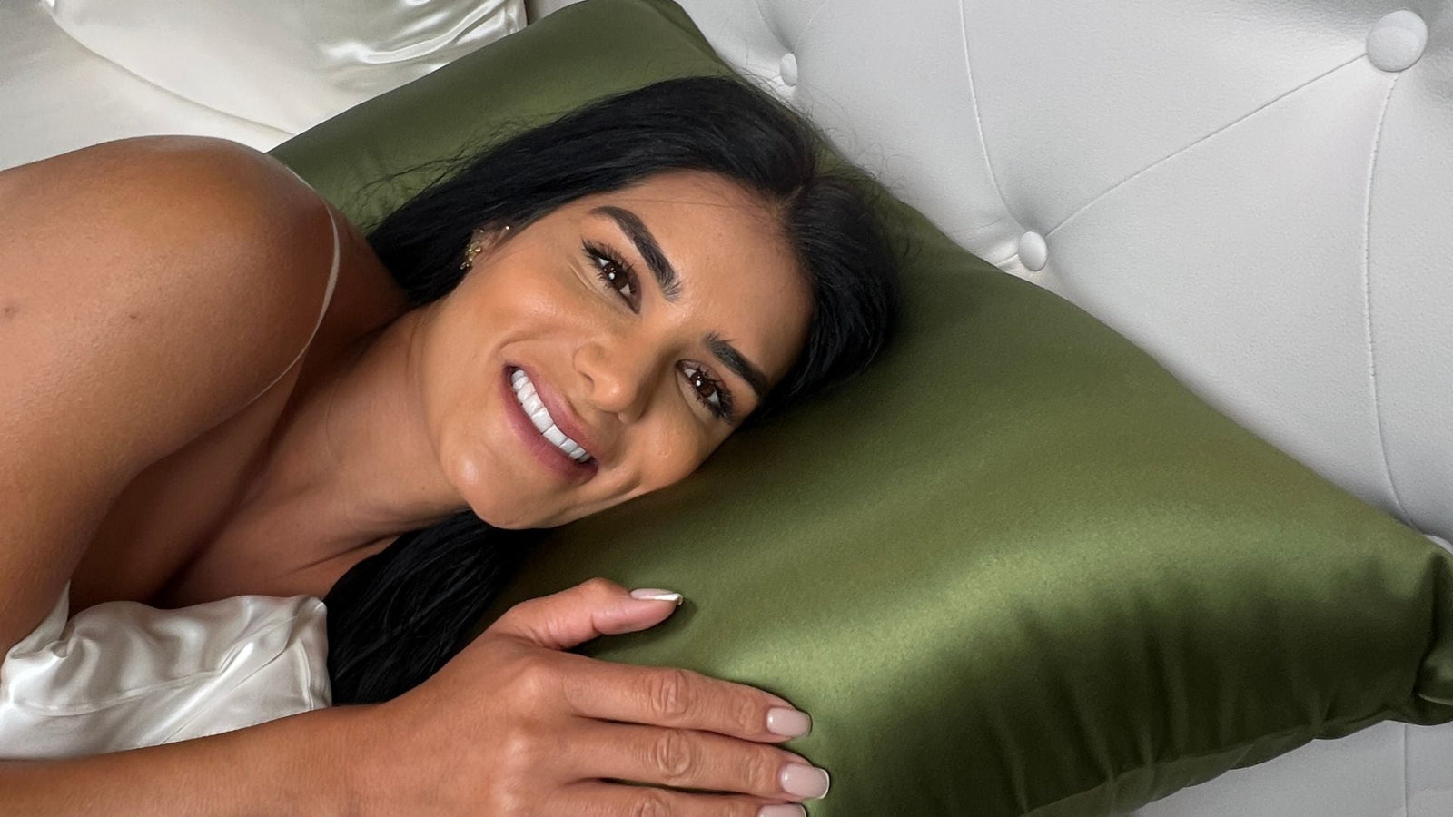 Beauty Sleep Secrets Revealed: Why Silk Pillowcases Are Your Skin's Best Friend