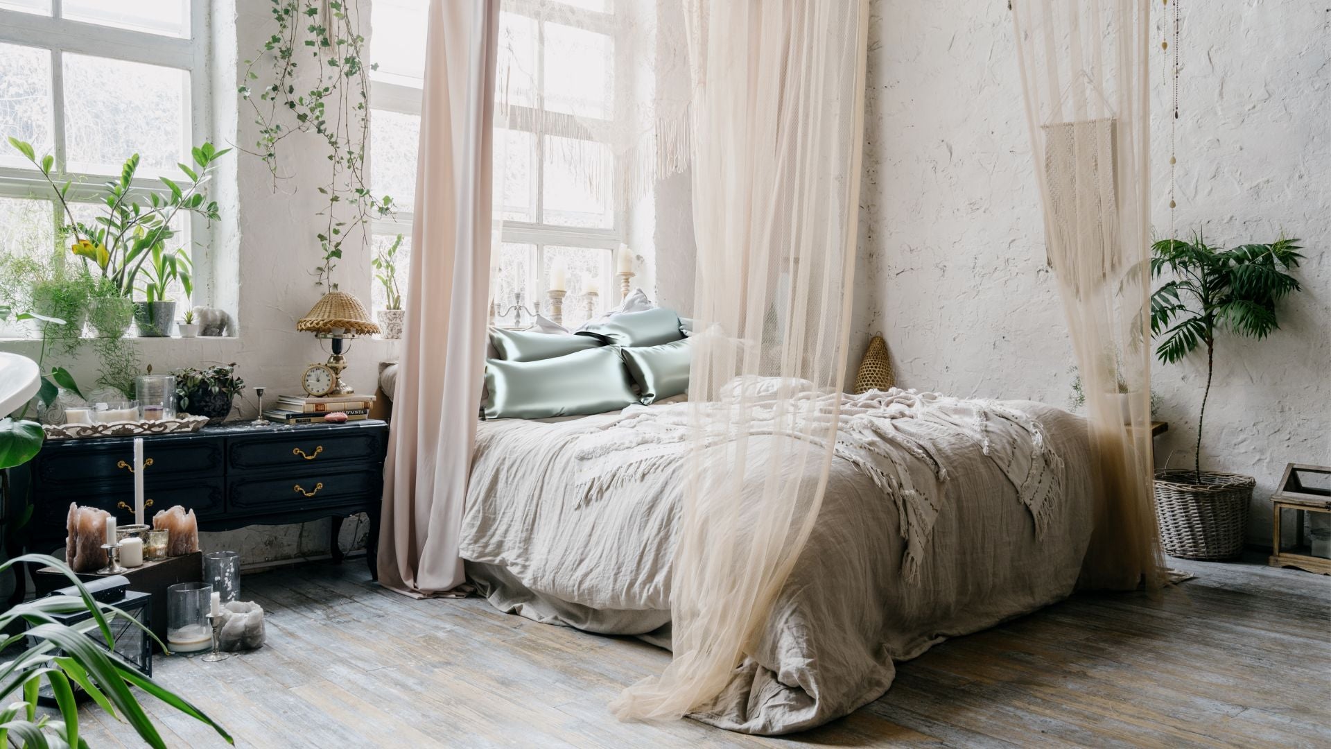 The Secret of Silk: Interior Designers Reveal How to Create a Bedroom Oasis