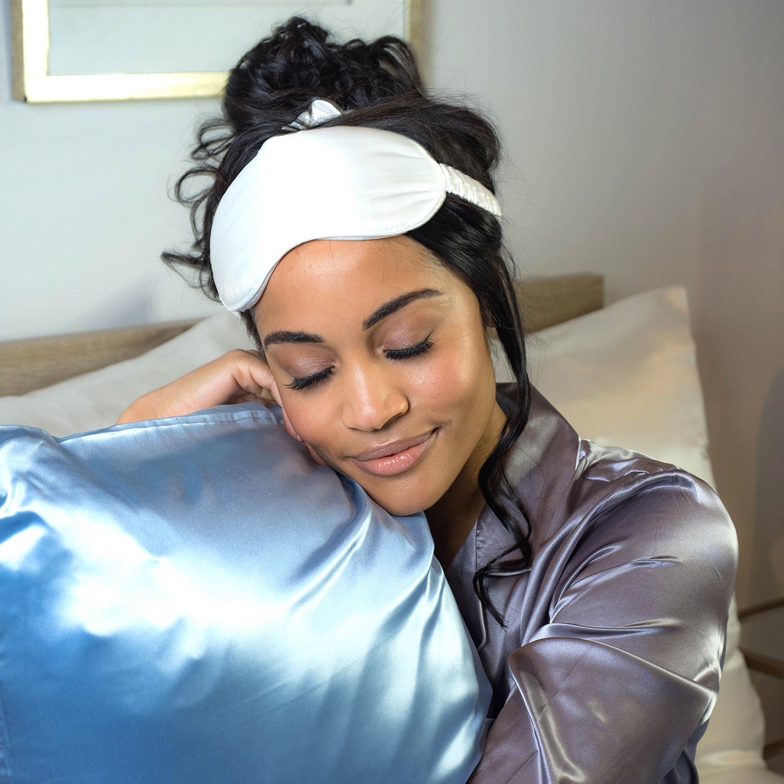 Mulberry park silks 22 momme silk sleep mask in White with adjustable strap for comfortable sleep 